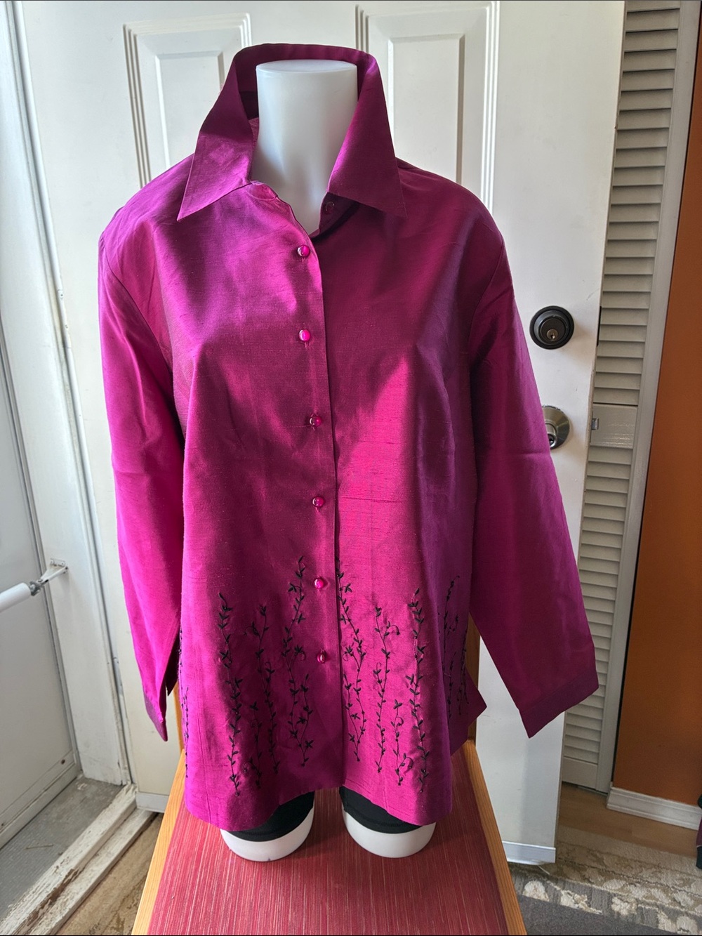 Women’s Magenta Button-Front Shirt with Embroidered Hem